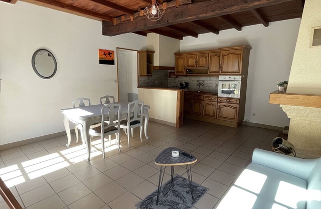 Gîte les trois pierre situated in the middle of vineyards.