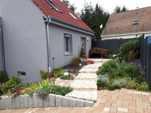 Gite Terre d'Helene 4 à 5 pers proche Strasbourg 42 m2, 3 étoiles, wifi, paisible, jardin, proche commerces,16 atouts, animaux acceptés