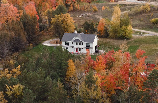 🐎 Giuliana Rose Farmhouse | On Yuba Vineyards | Near Horse Shows & Downtown Traverse City
