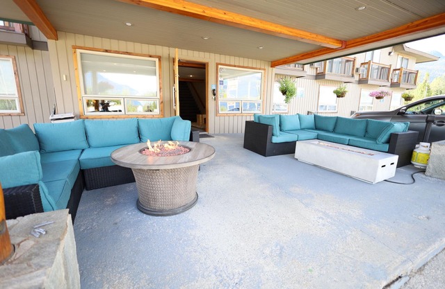 Glacier Mountain Lodge