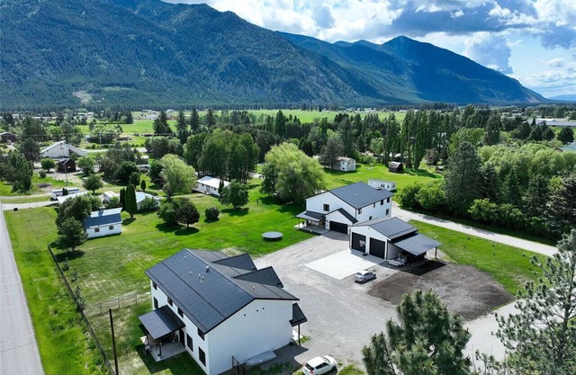 Glacier Retreat Estates - Sweeping Mountain Views!