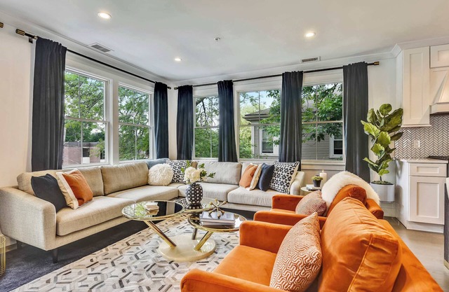 Glamorous Treetop Escape | near T