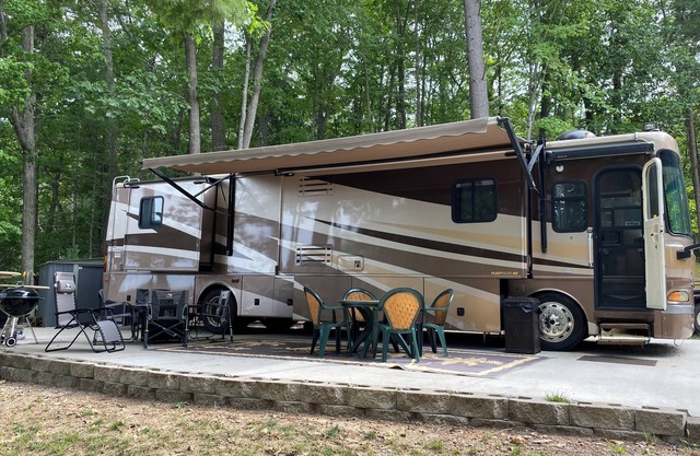 Glamping at its best-40 ft RV w/full amenities on all-sports lake Traverse City