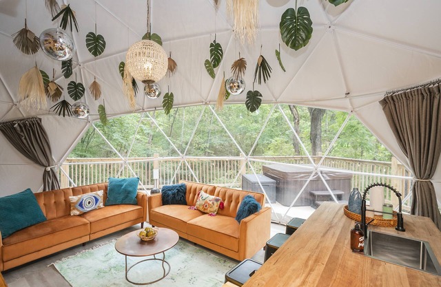 ✨🥂 Glamping Dome with Full Bath, Kitchen, Fire Pit, & Grill