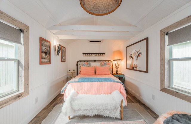 Glamping in Spicewood TX Hill Country~ Cabin 2 The Freya at Green Acres
