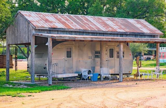 Glamping in Spicewood TX Hill Country~ The Kit at Green Acres