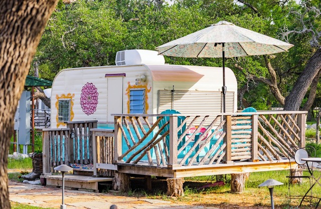 Glamping in Spicewood TX Hill Country~ The Pearl at Green Acres