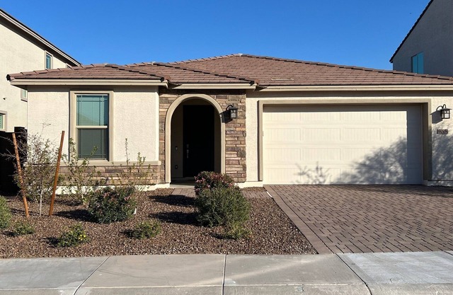 Glendale Gem! Charming new 3-bedroom house with WiFi, AC, putting green.