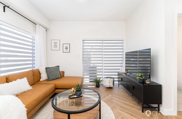 Glenwood Showhome | Sleeps 6 | AC