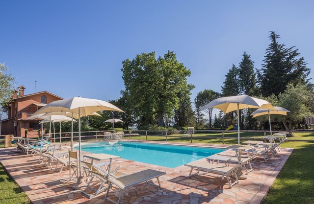 Glicine apartment in Agriturismo Villa Beatrice, just 15 minutes from the beach