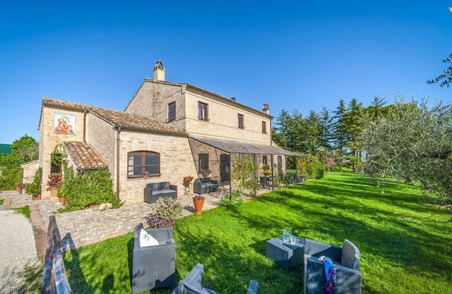 Glicine - apartment in Villa with heated swimming pool