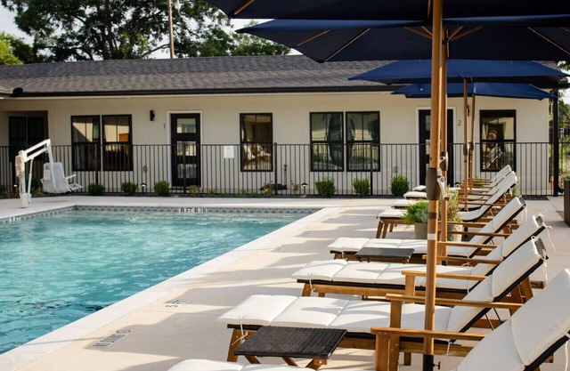 Gloria Inn Unit 4 -5 minutes from Baylor and 2 Blocks to Magnolia