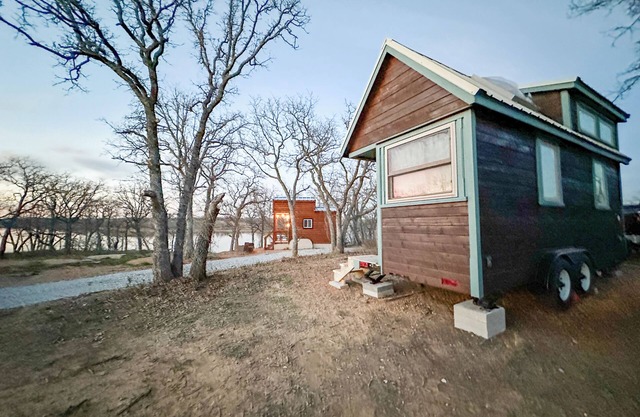 Glorious 2 Lake Eastland Glamping Tiny Town Egrets