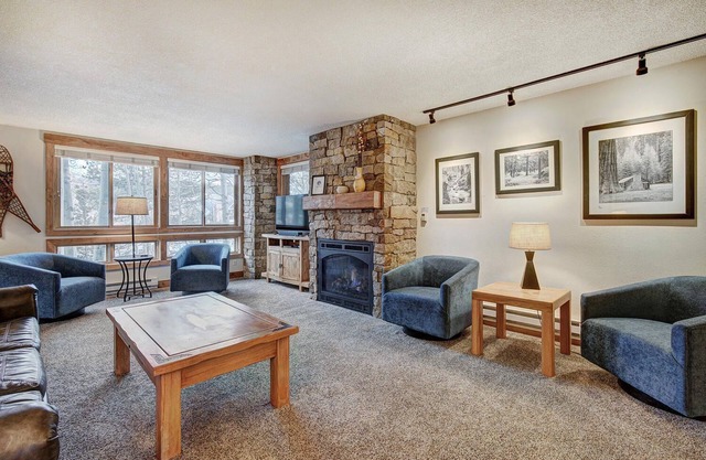 Go in, go to the city and the gondola! Perfect location!