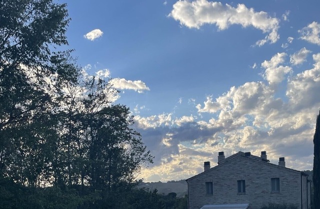 Goed ingericht appart in landhuis met zwembad, ideaal voor families en vrienden.