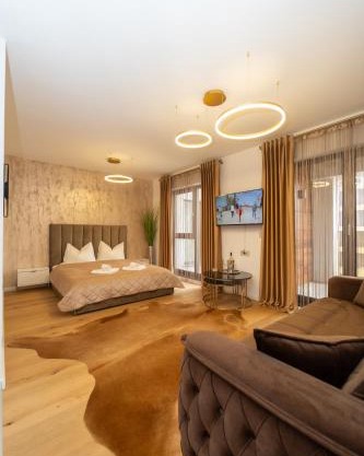 Golden Luxury Apartment