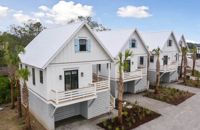 "Goldeneye” (3021 Southerly Way) 2 person creekside bungalow at Kiawah River