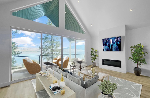 Golf at Sage Brush : Lake Side House Rental at Nicola Lake