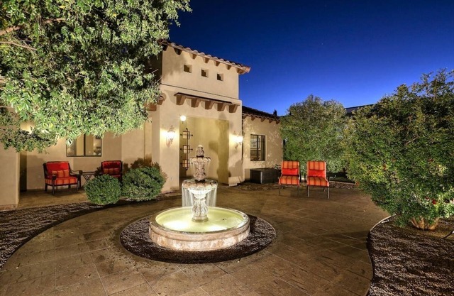 Golf & Baseball Batting Cage/Hot Tub/Luxurious Living/Private, Gated, Quiet