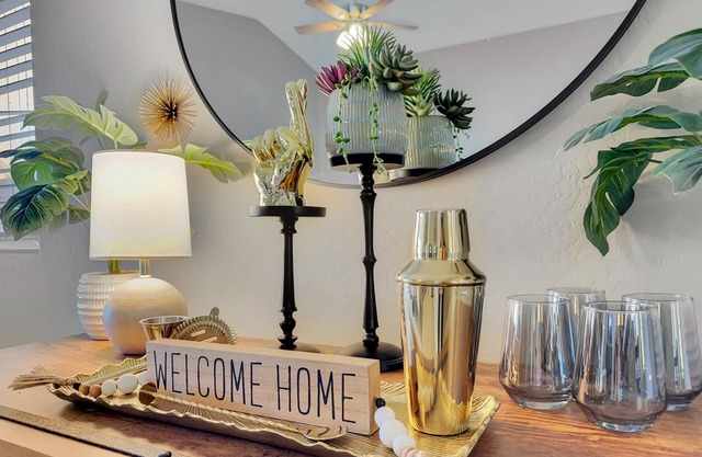 Golf Community w/Private Pool! Super Clean.