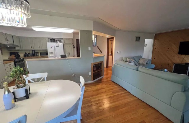 Golf Course Front 2 bedroom house with free wifi and parking