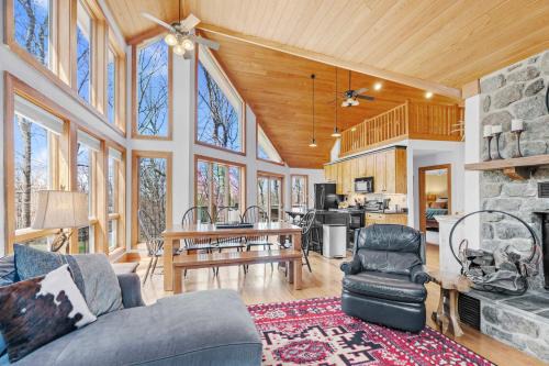Golf Course-View Cabin Deck in Wintergreen Resort