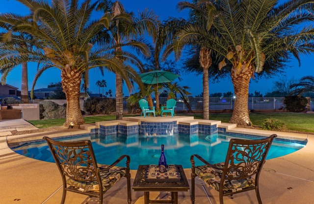 Golf Course VIEW: Htd POOL, Hot Tub, Fire Pit, Game Room w/Pool Table, TVs All BRs, 2 Kid's Bikes