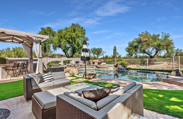 GOLF COURSE VIEW LOT | Heated Pool & Hot Tub | EV!