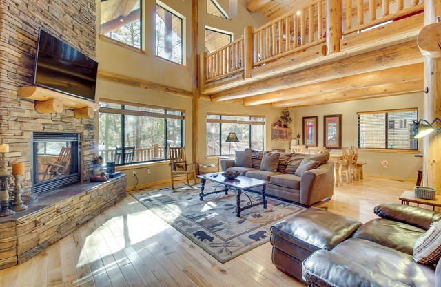 Golf, Hike, Relax: Cabin 3 Miles to Lake!