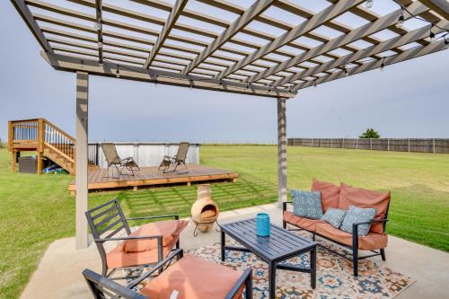 Golf, Swim, Relax Oklahoma Ranchland Retreat