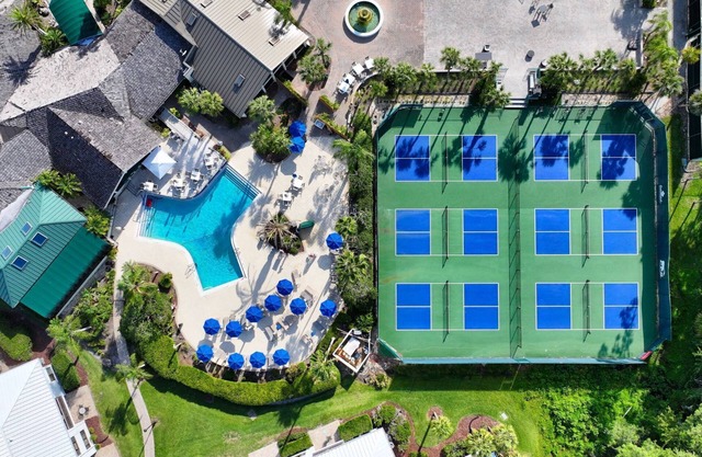Golf & Tennis Getaway in FL | Serene Retreat for 4