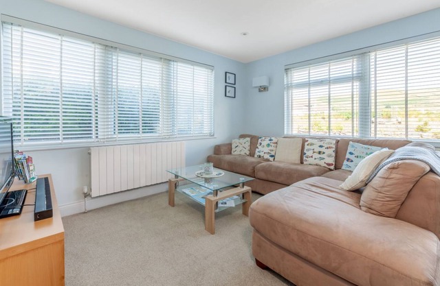 Golf View Apartment - an apartment that sleeps 4 guests in 2 bedrooms