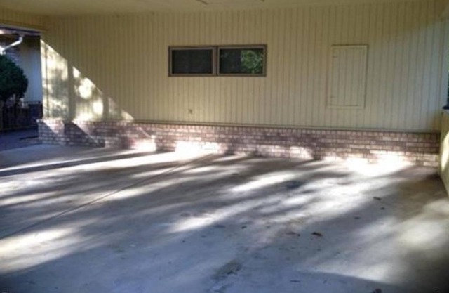 Golfer's Getaway! 4 BR/3 BA within the gates of Hot Springs Village!