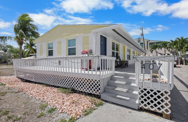 Goodland Condo | A Short Walk to Great Restaurants