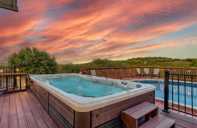 Gorgeous 10 Acre Estate POOL HOT TUB GAME ROOM