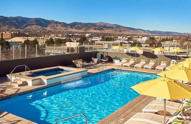 Gorgeous 2 Bedroom Monthly Rental at Upscale Peloton West! Rooftop Pool!