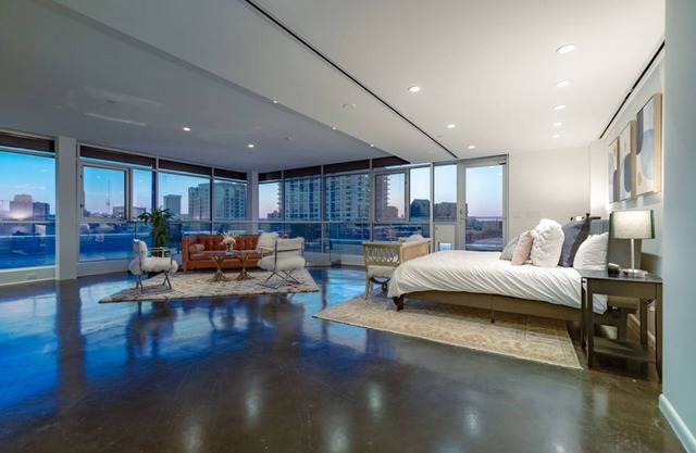 GORGEOUS 2 bedroom penthouse in uptowns most desired area!