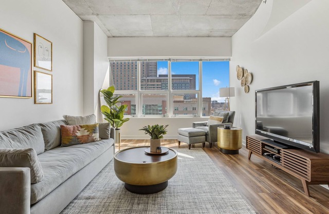 Gorgeous 21st Floor Stunner