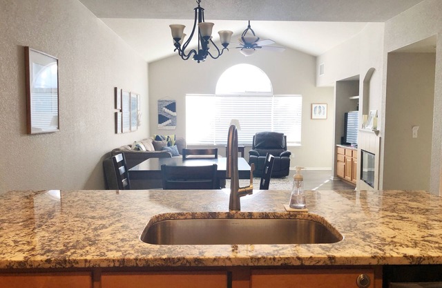 GORGEOUS 2BR, 2BA -20min to Denver/Boulder. POOL TONS 5 STAR REVIEWS POOL