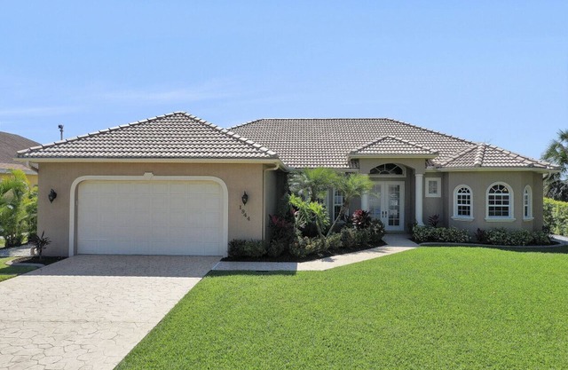 Gorgeous 3/3 Pool Home on Canal w/Direct Gulf Access. You Will Love Paradise!