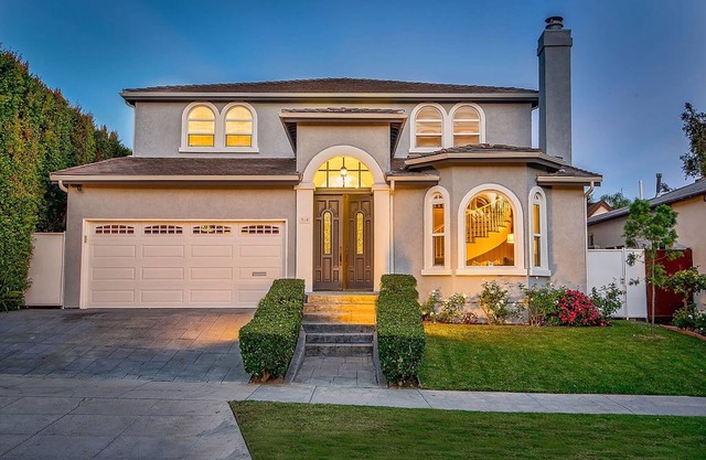 Gorgeous 3700 Sq Ft , 7 bedroom 5.5 bathroom Home