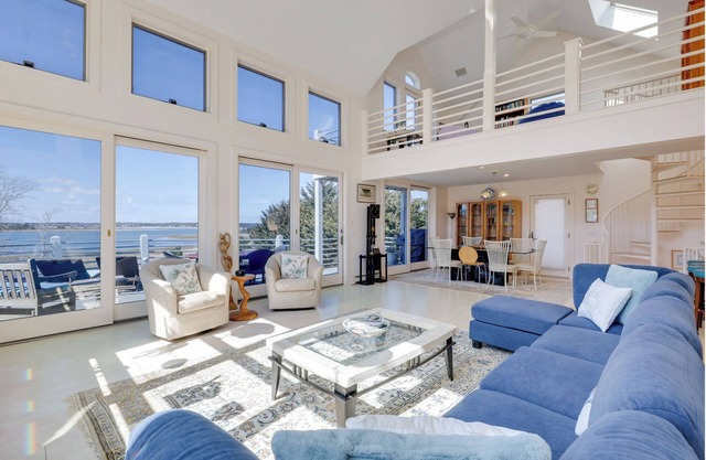 Gorgeous 4BR/3BA Wellfleet Cove-view home with Amazing Sunsets and Bay Views