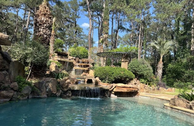 Gorgeous 5-bedroom country house in Cypress, Houston with Outdoor pool and SPA