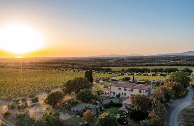 GORGEOUS 5BD-5BA VILLA W/POOL AND BEAUTIFUL VIEWS ON THE TUSCAN COAST