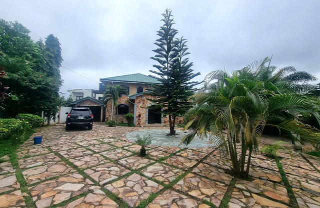 Gorgeous and tranquil compound in the beautiful Peduase area.