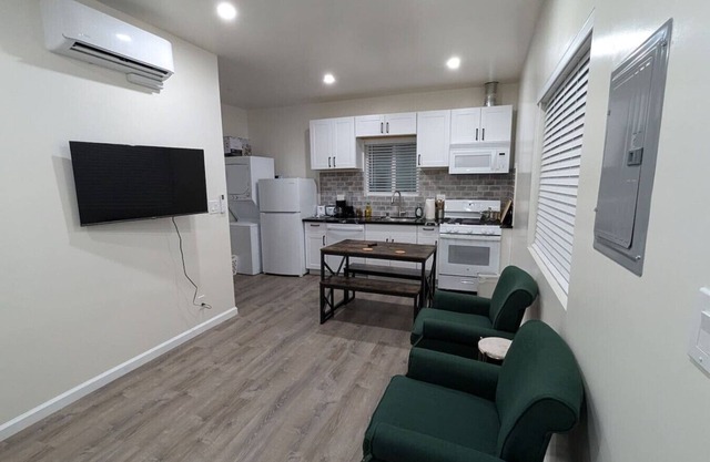 Gorgeous apartment, Menlo Park & Palo Alto border