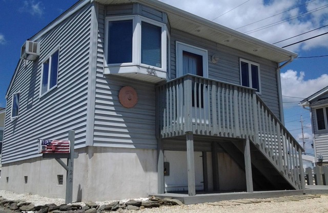 Gorgeous Beach Home. 1 Block to Ocean & Bay… Labor Day Weekend Available!