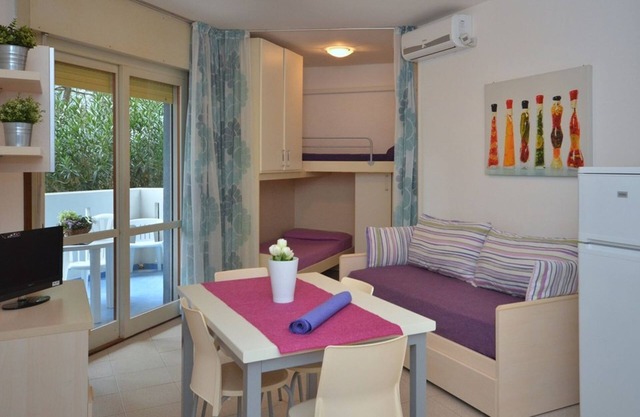 Gorgeous Bright Apartment in a Poolside Residence