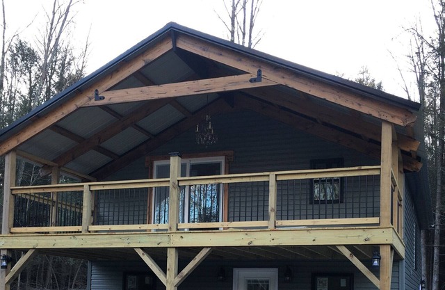 Gorgeous cabin set in the mountains of PA with hot tub(pets welcome)