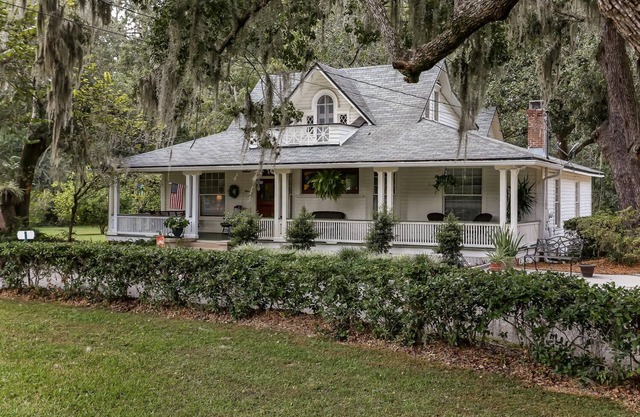 Gorgeous circa 1875 Plantation House (in city)